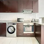 Holiday Rate Chic 1Br With Balcony In Prime Spot By Deluxe Holiday Homes