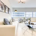 Holiday Rate Chic 1Br With Balcony In Prime Spot By Deluxe Holiday Homes