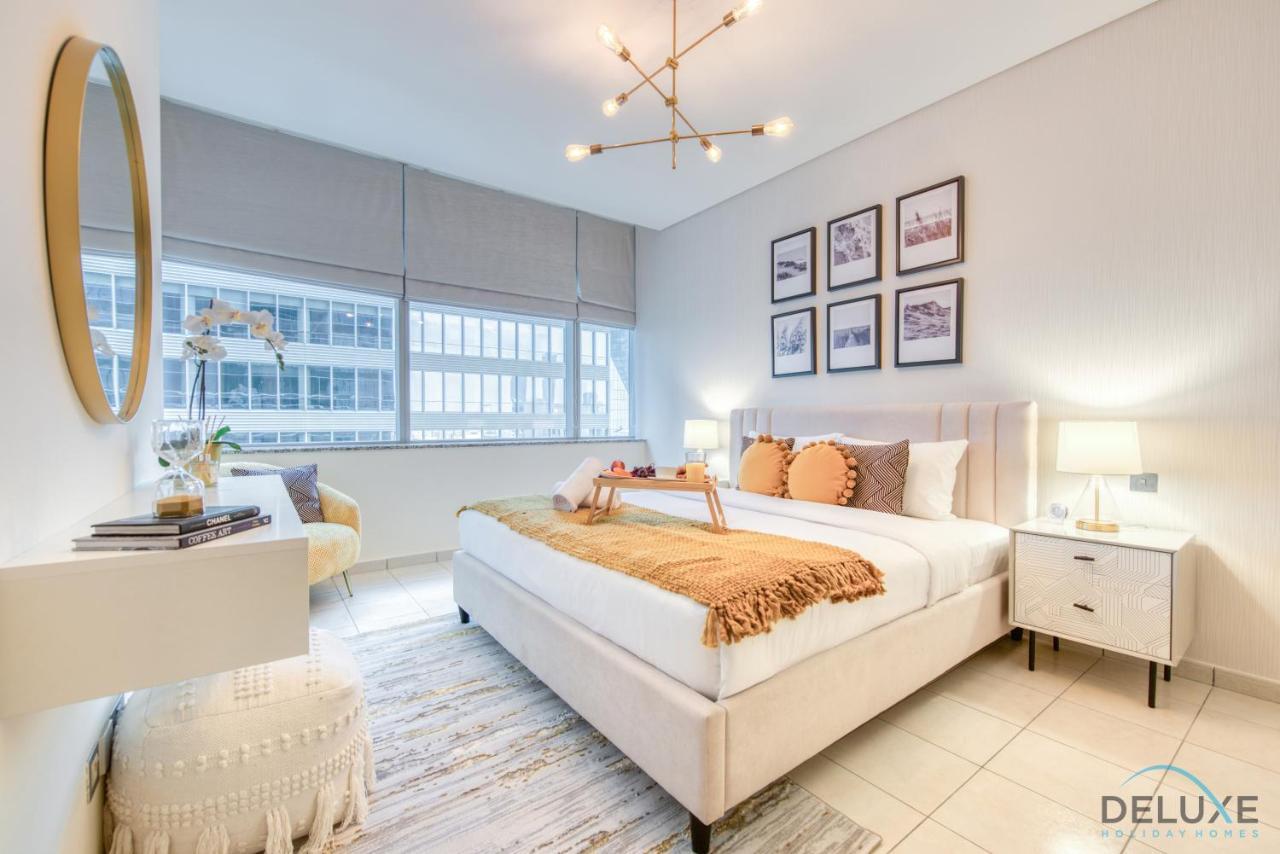 Rate Chic 1br With Balcony In Prime Spot By Deluxe Homes *
