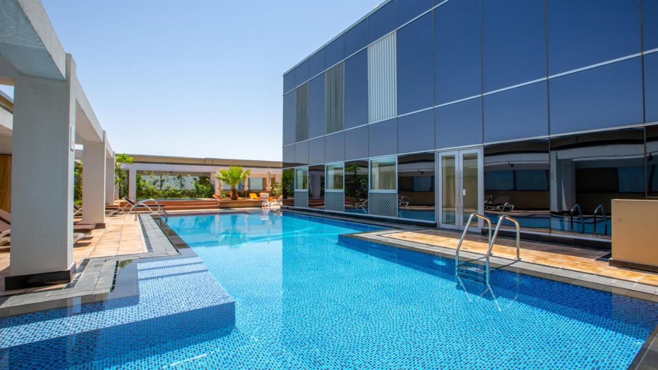 Rate Chic 1br With Balcony In Prime Spot By Deluxe Homes *